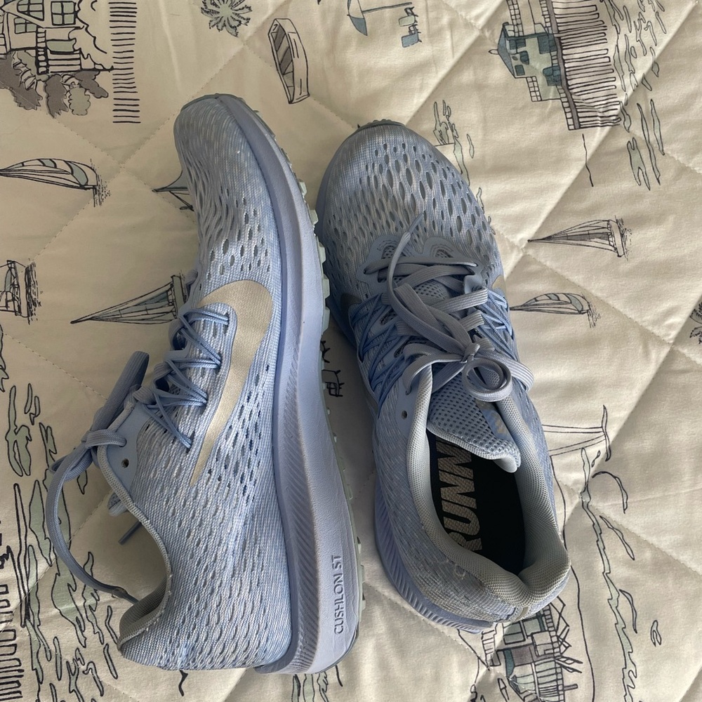 Nike Women's Light Blue Athletic Shoes